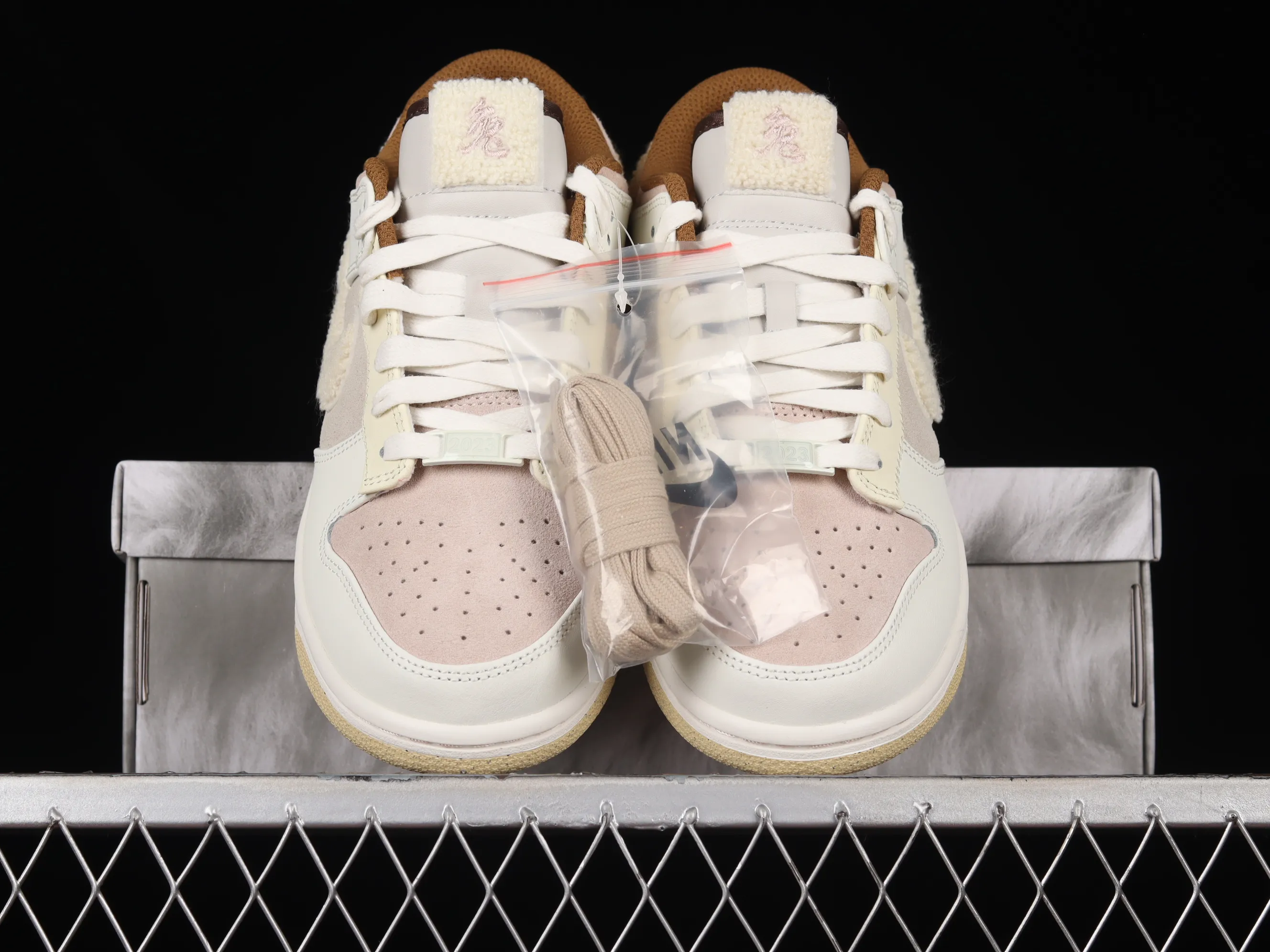All Categories Nk SB Dunk Series Nk SB Dunk Low Low-top sneakers C version Nk SB Dunk Low "Year of the Rabbit" Year of the Rabbit limited SB low-top casual sneakers FD4203-211